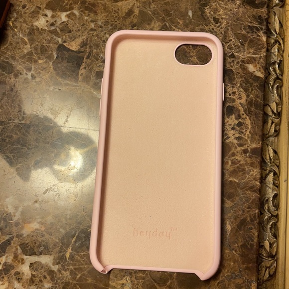 Pink iPhone SE case from Heyday. - Picture 2 of 3